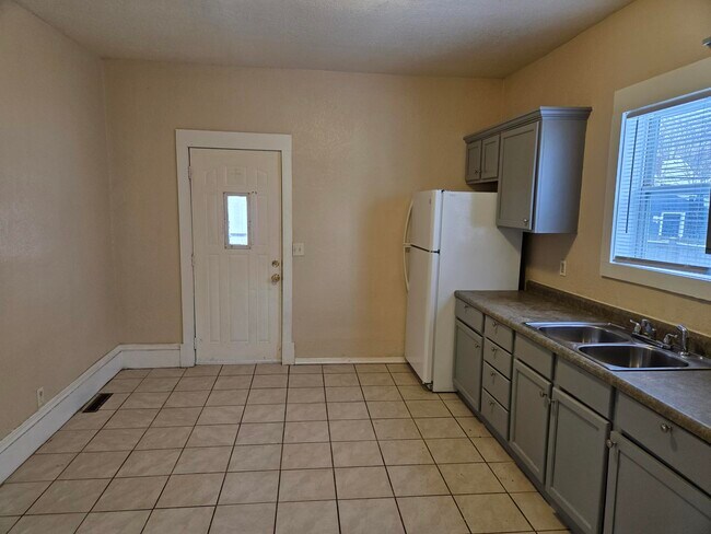 2210 N Penn Ave in Minneapolis, MN - Building Photo - Building Photo