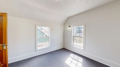 109 W Ely St in Alliance, OH - Building Photo - Building Photo