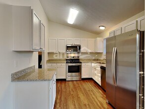 8040 Willow Brook Crossing Dr in Blacklick, OH - Building Photo - Building Photo