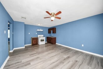 716 Hargest St in Prairie View, TX - Building Photo - Building Photo