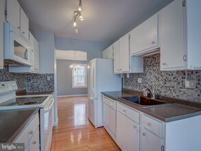 8203 Stationhouse Ct in Lorton, VA - Building Photo - Building Photo