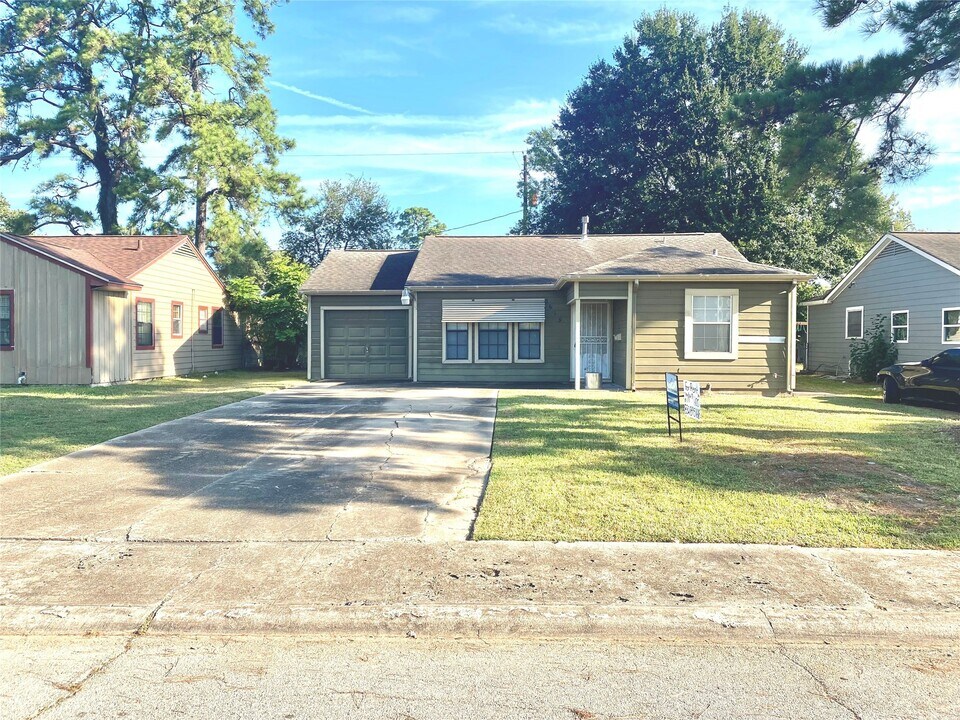 3619 Lazywood Ln in Houston, TX - Building Photo
