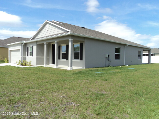 523 Hamwood St in Palm Bay, FL - Building Photo - Building Photo