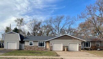 4122 Robin Rd in Eau Claire, WI - Building Photo