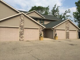 616 Westwynd Ct, Unit B in Mazomanie, WI - Building Photo