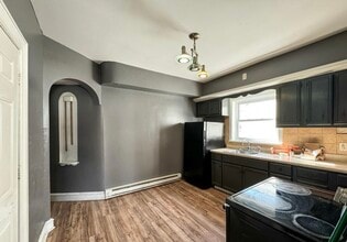 232 W Oak St in Shenandoah, PA - Building Photo - Building Photo