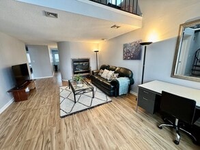 300 Brittany Farms Rd in New Britain, CT - Building Photo - Building Photo