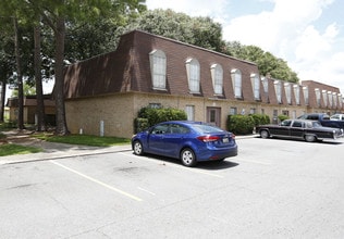 Broadmoor Plantation Apartments in Baton Rouge, LA - Building Photo - Building Photo