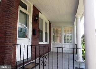 221 Ardmore Ave in Ardmore, PA - Foto de edificio - Building Photo