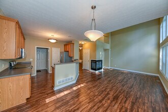 5845 Crescent Ridge Dr in Seven Hills, OH - Building Photo - Building Photo