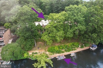 1690 Chimney House Rd in Reston, VA - Building Photo - Building Photo