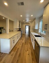 5840 Allott Ave in Van Nuys, CA - Foto de edificio - Building Photo