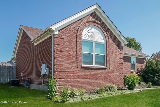 13102 Lavenia Ln in Louisville, KY - Building Photo - Building Photo
