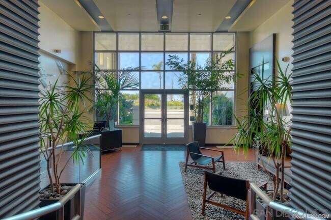 825 W Beech St in San Diego, CA - Building Photo - Building Photo