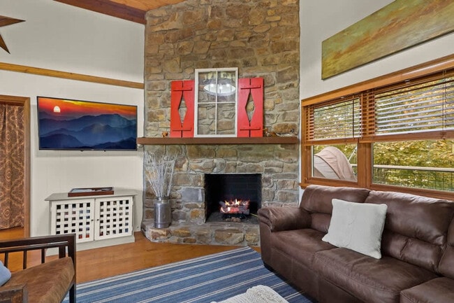 497 St Andrews Rd in Beech Mountain, NC - Building Photo - Building Photo