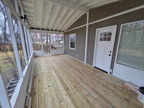 611 Austin Ln in Herndon, VA - Building Photo - Building Photo