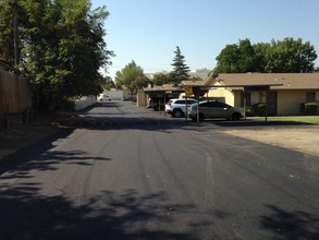 573 E Weldon Ave in Fresno, CA - Building Photo - Building Photo