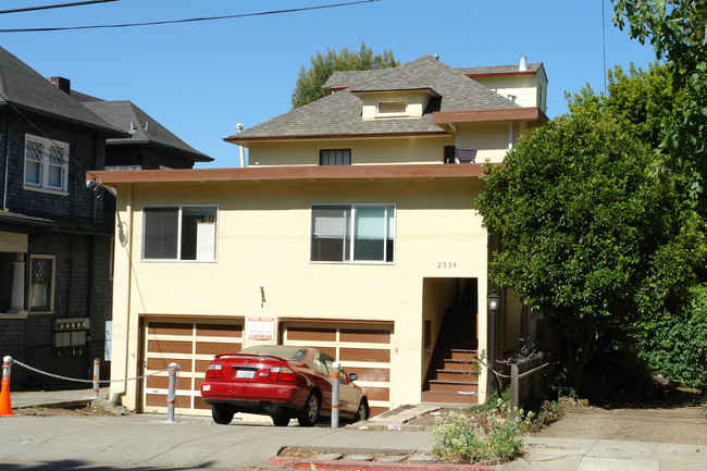 2534 Piedmont Ave in Berkeley, CA - Foto de edificio - Building Photo