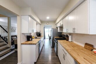 196 White Branch Ct in Buffalo Grove, IL - Building Photo - Building Photo