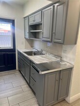 1600 NW 42nd St-Unit -1 in Miami, FL - Building Photo - Building Photo