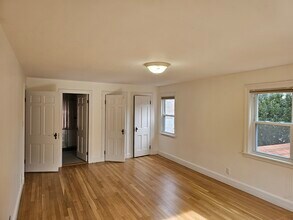 419 Pond St in Boston, MA - Building Photo - Building Photo