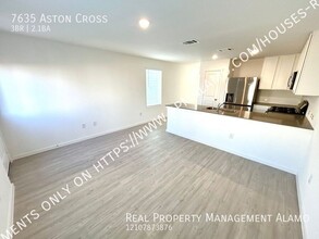 7635 Aston Cross in San Antonio, TX - Building Photo - Building Photo