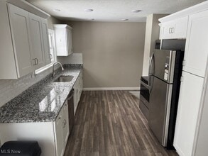 7500 Lakeshore Blvd in Mentor, OH - Foto de edificio - Building Photo