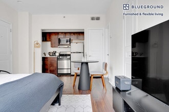 200 E Chestnut St in Chicago, IL - Foto de edificio - Building Photo