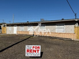 1994 Springvale Dr in San Antonio, TX - Building Photo