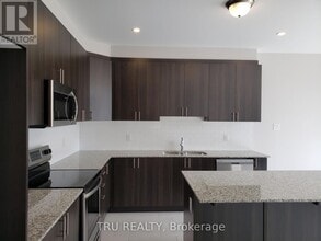 176 Cranesbill Rd in Ottawa, ON - Building Photo - Building Photo