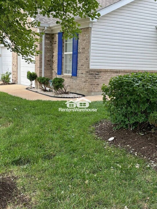 32 Jost Villa Dr in Florissant, MO - Foto de edificio