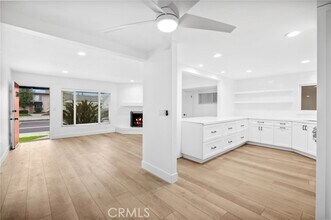 526 Irvine Ave in Newport Beach, CA - Building Photo - Building Photo