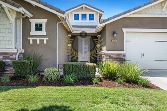 1632 N Broadbent Ln in Clovis, CA - Building Photo - Building Photo