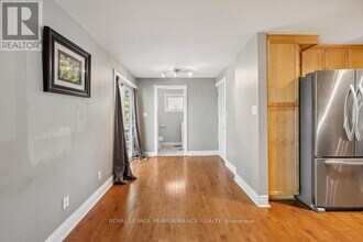 2045 Deerhurst Ct in Ottawa, ON - Building Photo - Building Photo