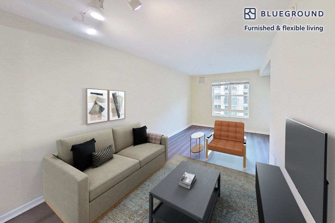 1099 Admiral Ct, Unit FL2-ID4018A in San Bruno, CA - Foto de edificio