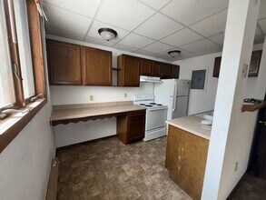 124 N Broadway St-Unit -205 in Canton, SD - Building Photo - Building Photo