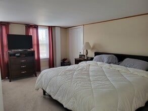 106 Emerson Ave in Hampstead, NH - Building Photo - Building Photo