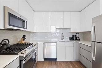 57 Bank St in White Plains, NY - Foto de edificio - Building Photo