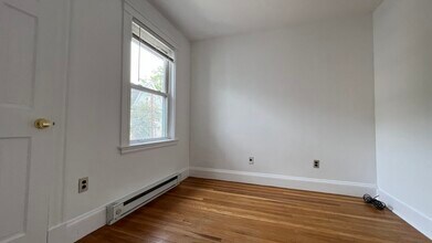 24 Chetwynd Rd, Unit 2 in Somerville, MA - Building Photo - Building Photo