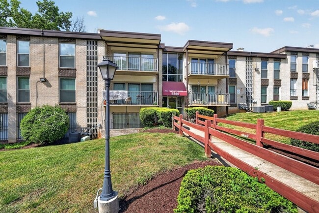 5200 Newton St in Bladensburg, MD - Foto de edificio - Building Photo