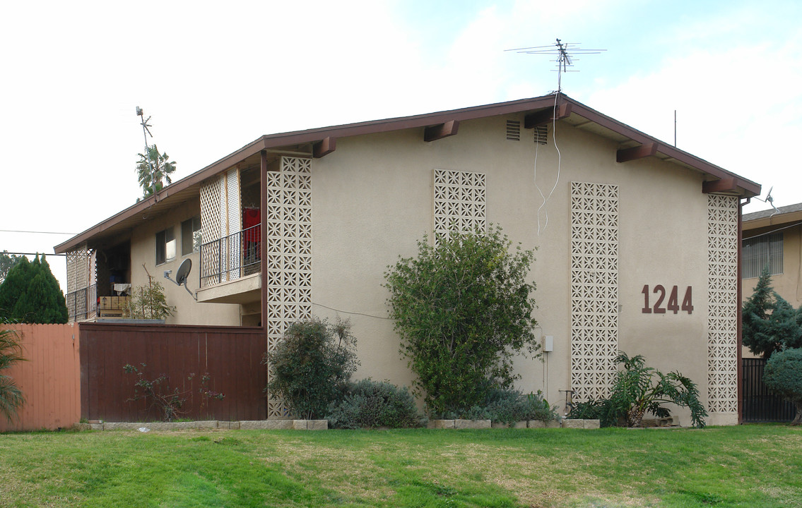 1244 Circle City Dr in Corona, CA - Building Photo