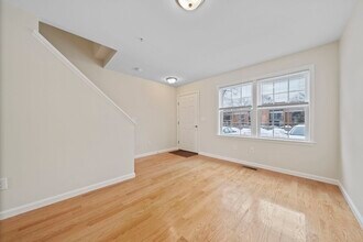 285 Lake St in Weymouth, MA - Building Photo - Building Photo