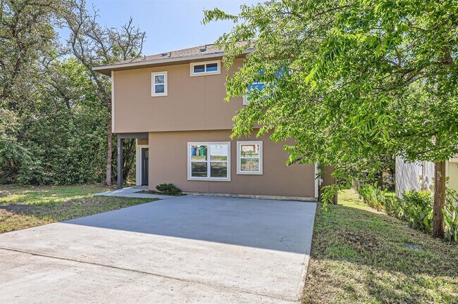 11007 Elm St in Jonestown, TX - Building Photo - Building Photo