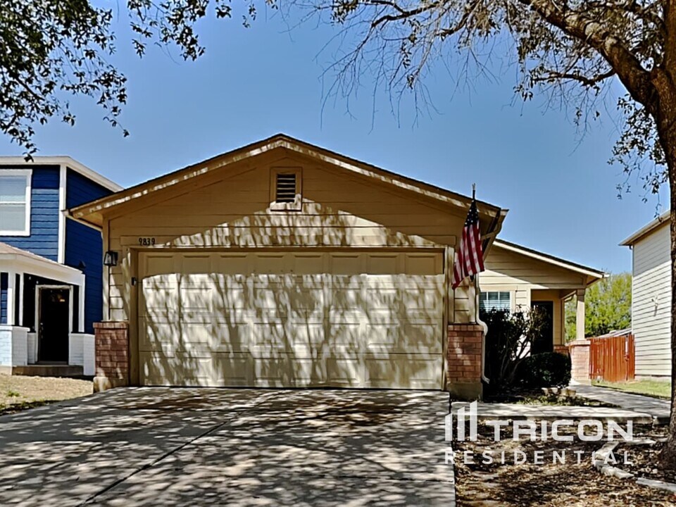 9839 Barhill Bay in San Antonio, TX - Building Photo