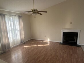 402 Bumble Bee Ln in Martinsburg, WV - Building Photo - Building Photo