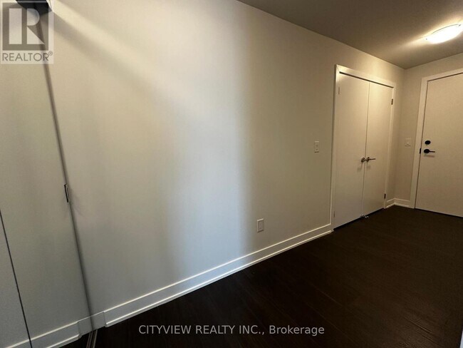 430-4430 Square One Dr in Mississauga, ON - Building Photo - Building Photo