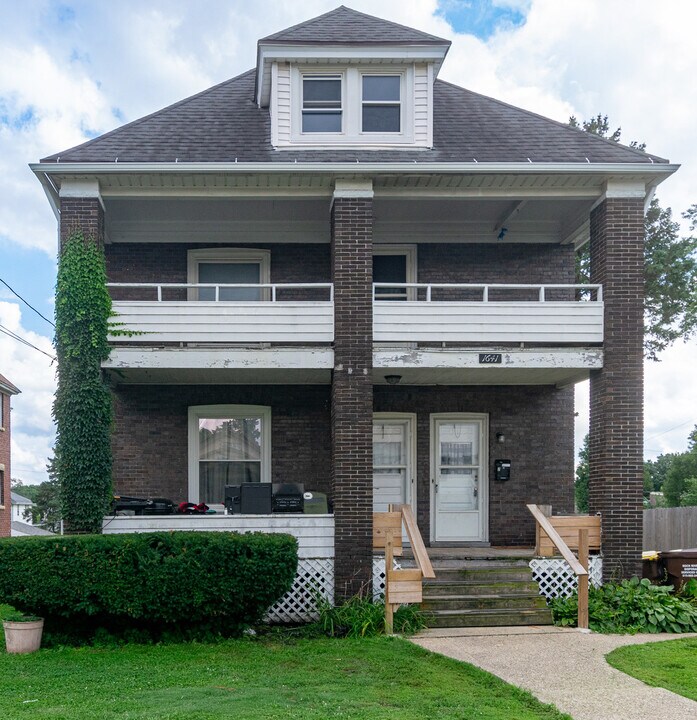 1641 5th Ave in Rockford, IL - Building Photo