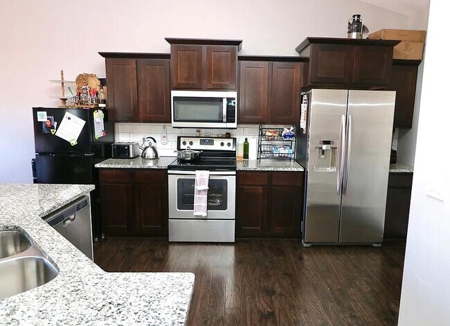 527 Bellflower Dr in Ames, IA - Building Photo - Building Photo