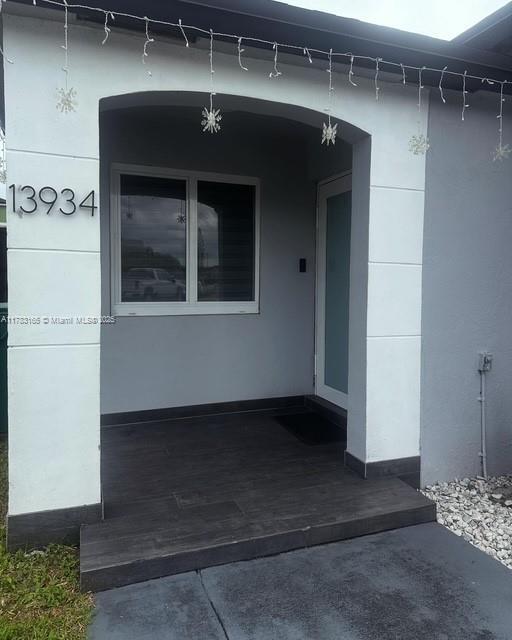13934 SW 164th St in Miami, FL - Building Photo