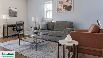 1000 Forestview Dr in Oakwood, GA - Foto de edificio - Building Photo